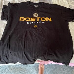 Men’s black Bruins T-shirt